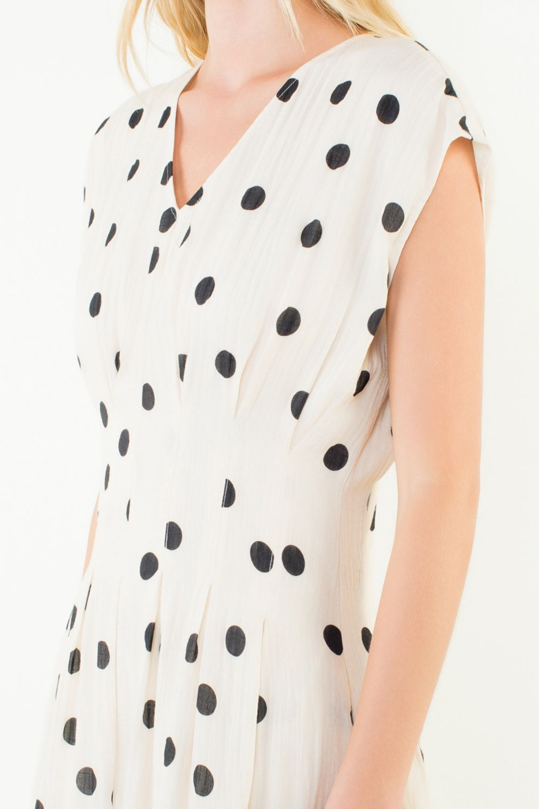 v neck polka dot dress Short Sleeve Polka Dot V-Neck Dress – Edie Boutique